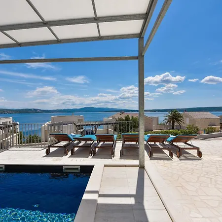 Vila Costabella With Heated Pool