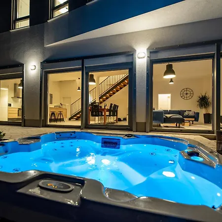 Costabella With Heated Pool Vila