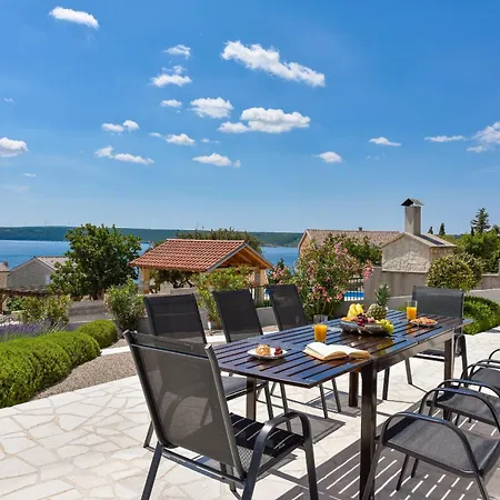 Villa Costabella With Heated Pool Posedarje