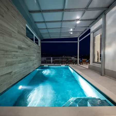 Costabella With Heated Pool Vila