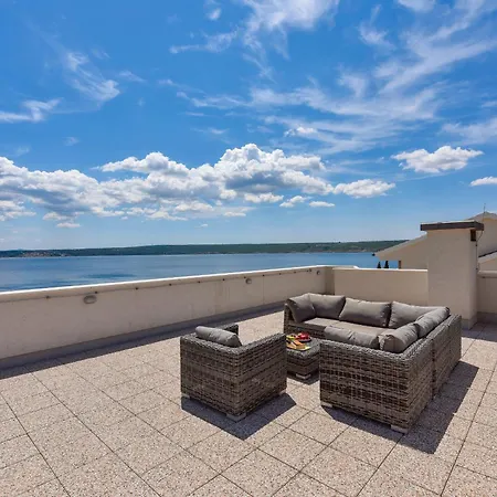 Villa Costabella With Heated Pool Posedarje