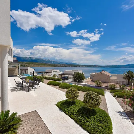 Costabella With Heated Pool * Posedarje