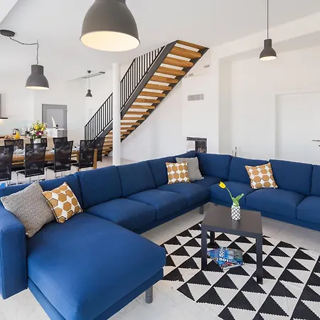 Costabella With Heated Pool Vila *