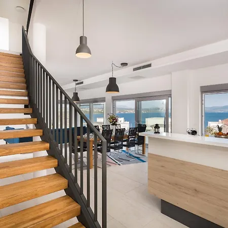 Costabella With Heated Pool Posedarje