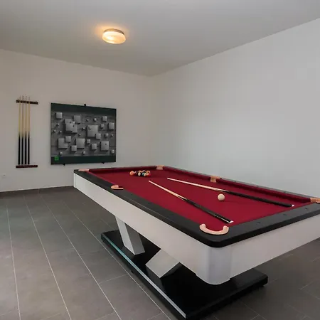 Costabella With Heated Pool Vila