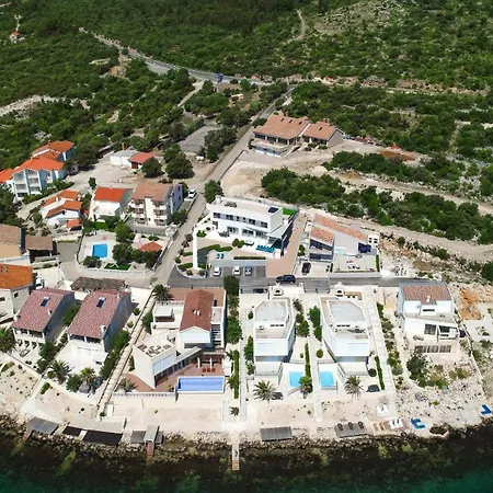 Costabella With Heated Pool Vila Posedarje