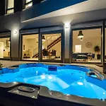 Costabella With Heated Pool Villa