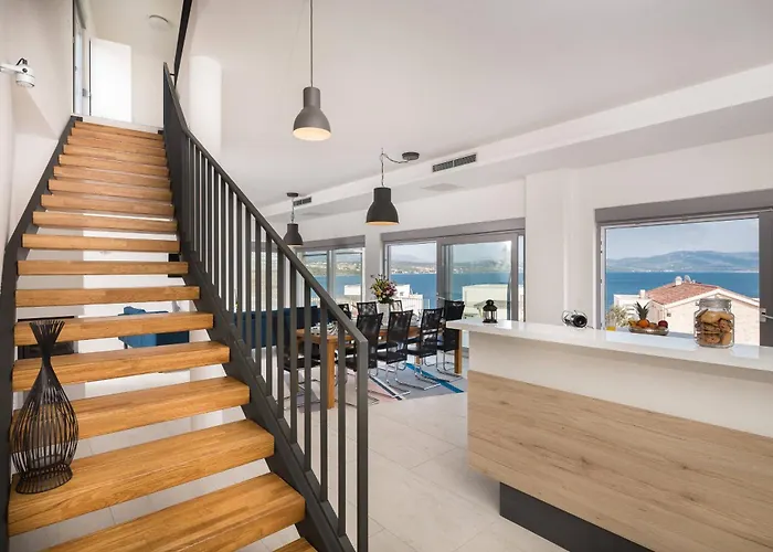 Costabella With Heated Pool Posedarje