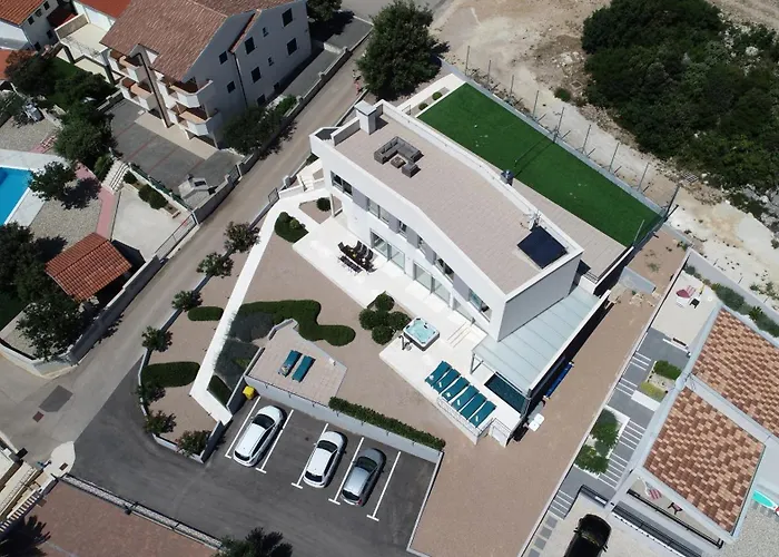 Costabella With Heated Pool * Posedarje